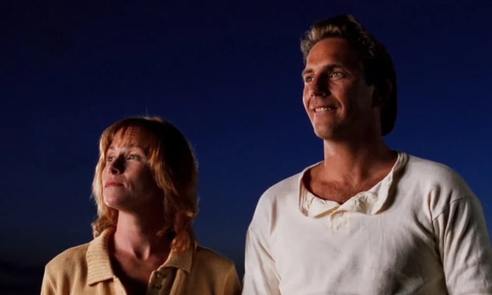 Amy Madigan and Kevin Costner in Field of Dreams.