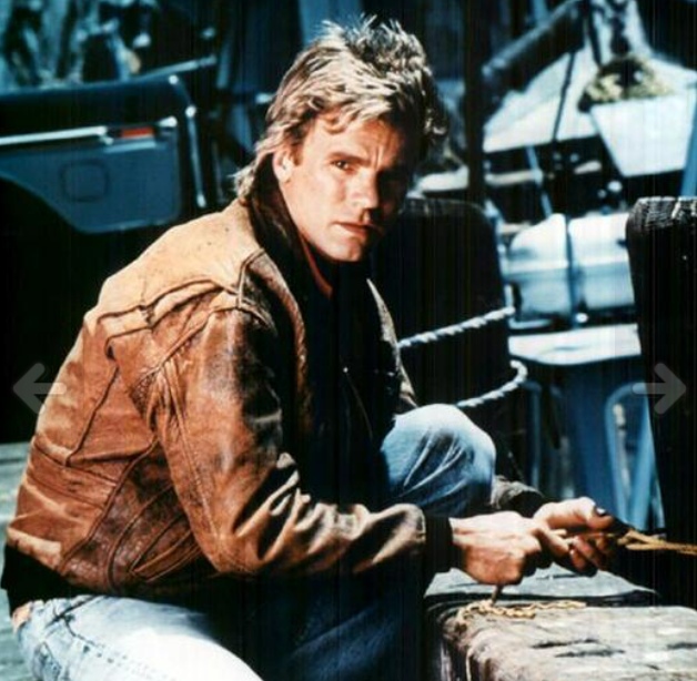 Richard Dean Anderson in MacGyver looking at the camera