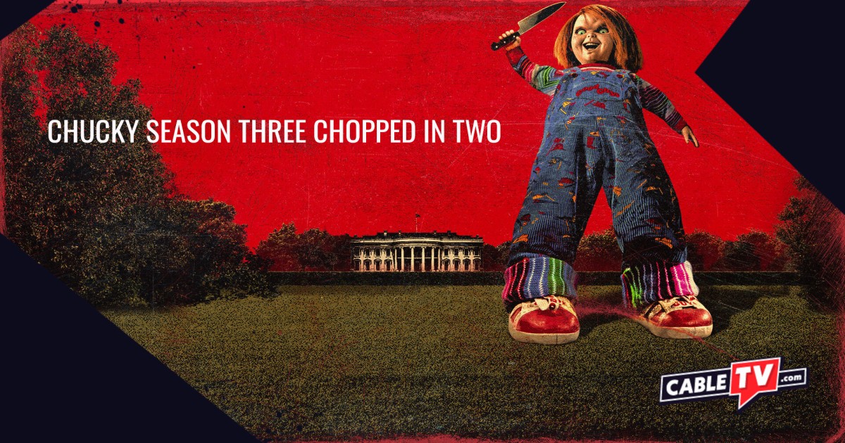In the foreground, a knife-wielding Chucky looks huge compared to the White House in the deep background.