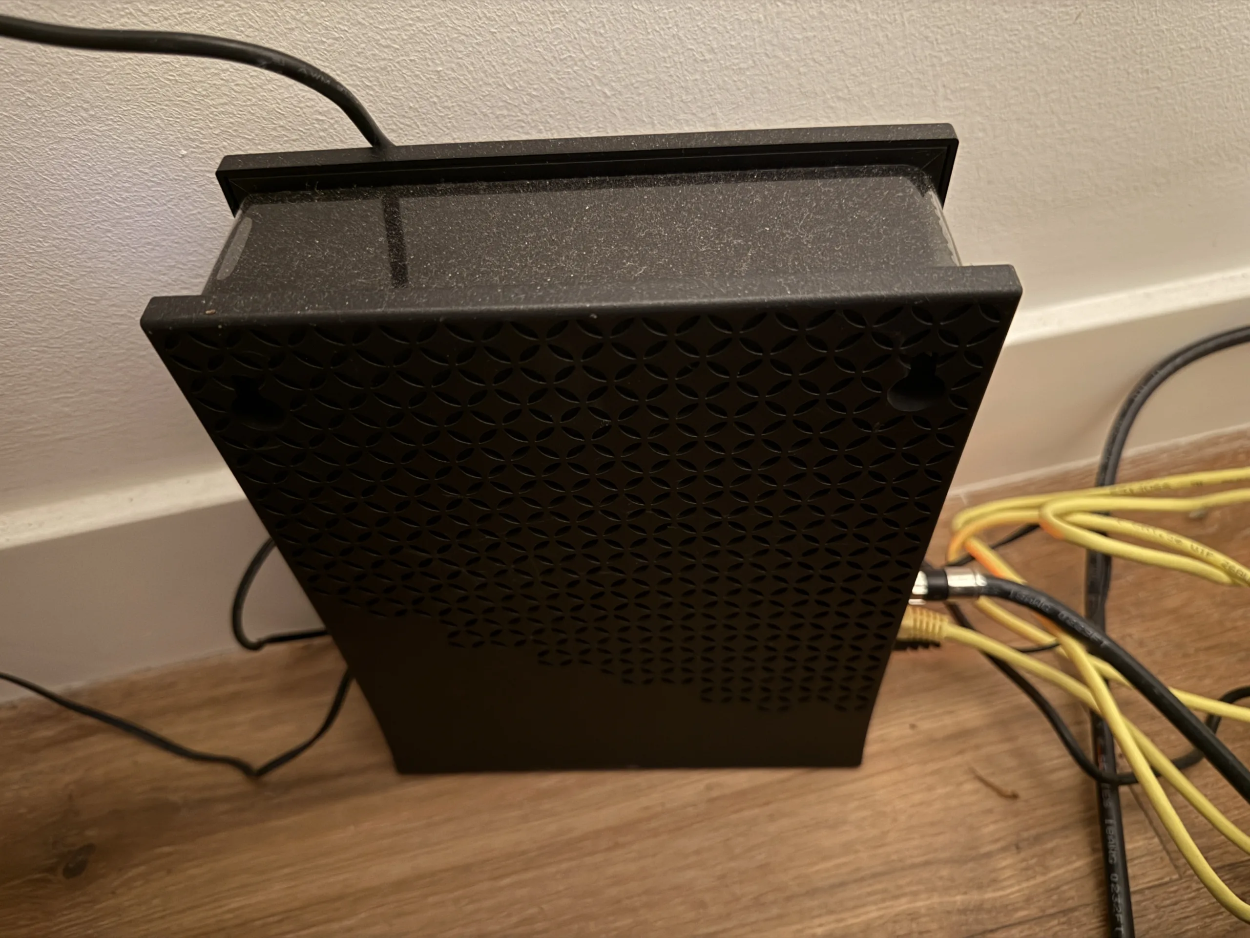 A photo of a Spectrum Wi-Fi router.